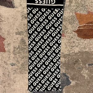 Guess scarf C:B/W